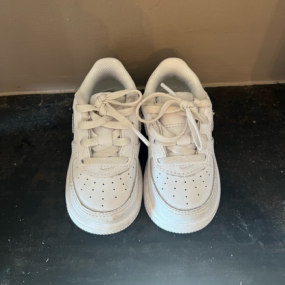 Children’s NIKE Air Forces - Picture 2 of 5